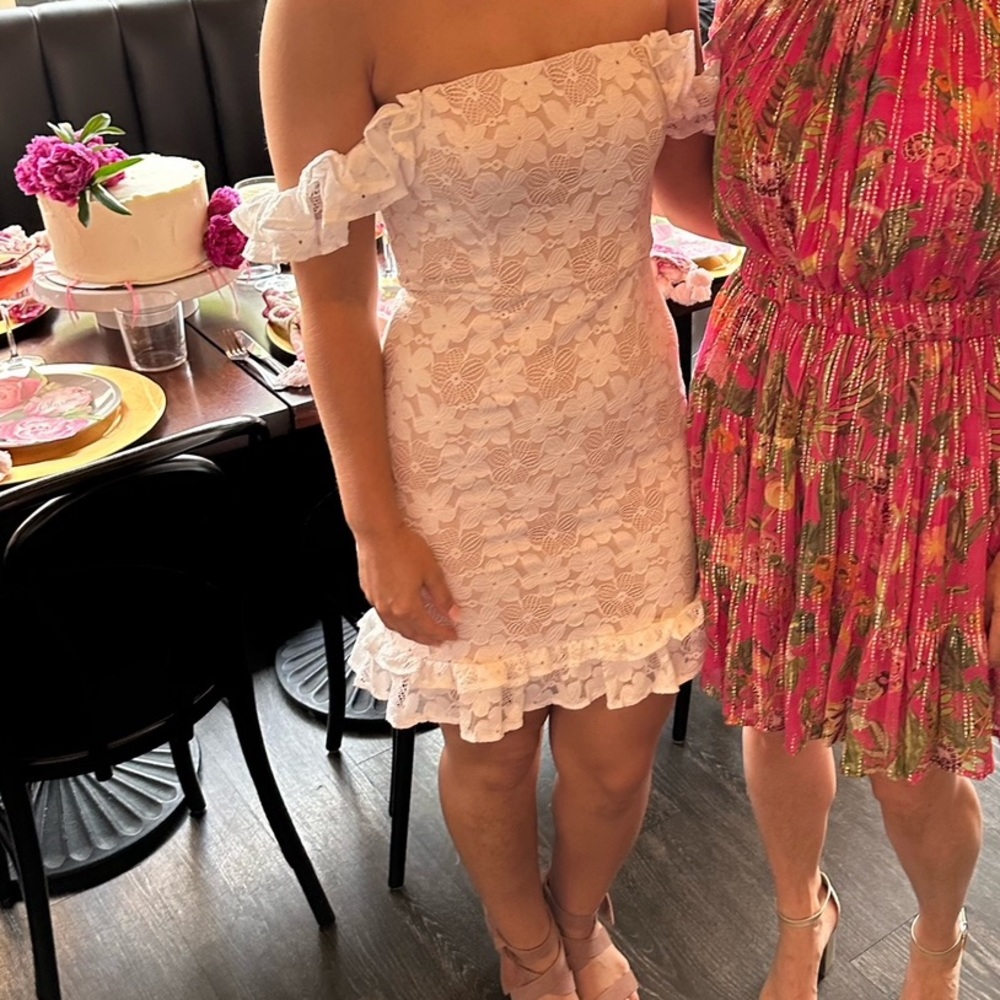 Selfie Leslie Off-Shoulder White Lace Mini Dress - Picture 2 of 4